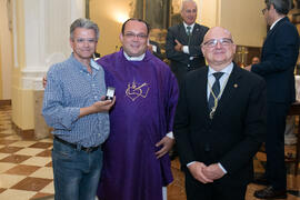 Entrega de insignia de la Cofradía de los Estudiantes. Misa de Lunes Santo. Iglesia de San Agustín. Abril de 2019