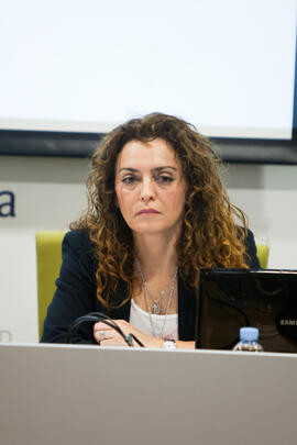 Macarena Parrado en la presentación del logotipo y cartel conmemorativos del 50 Aniversario de la Facultad de Ciencias Económicas y Empresariales. Rectorado. Junio de 2014