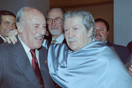 Investidura como Doctor "Honoris Causa" de D. Manuel Alcántara por la Universidad de Málaga. Teatro Cervantes. Noviembre de 2000