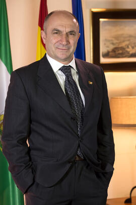 Retrato de Eugenio José Luque Domínguez, Decano de la Facultad de Económicas. Facultad de Ciencias Económicas y Empresariales. Marzo de 2016