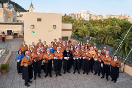 Retrato de grupo tras la investidura de Aníbal Ollero como Doctor "Honoris Causa" por la Universidad de Málaga. Edificio del Rectorado. Mayo de 2025