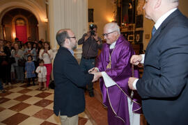 Entrega de medallas de la Cofradía de los Estudiantes. Misa de Lunes Santo. Iglesia de San Agustín. Abril de 2014