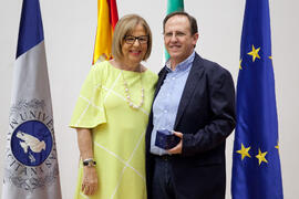 Retrato con la rectora en el homenaje a los jubilados y al personal que cumple 25 años de servicio en la UMA. Paraninfo. Mayo 2015