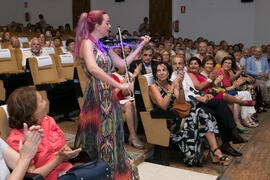 Actuación de Annya. Graduación y clausura del curso del Aula de Mayores de la Universidad de Málaga. Paraninfo. Junio de 2017