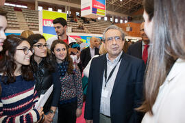 José Ángel Narváez en el estand de la Facultad de Medicina. Jornadas de Puertas Abiertas de la Universidad de Málaga. Complejo Polideportivo Universitario. Abril de 2016