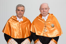 Retrato de Carlos Ángel Benavides y José Emilio Navas previo a su investidura como Doctor "Honoris Causa" por la Facultad de Ciencias Económicas y Empresariales de la Universidad de Málaga. Edificio del Rectorado. Abril de 2017