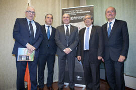 Foto de grupo previa al acto de clausura del 50 Aniversario de la Facultad de Económicas. Facultad de Ciencias Económicas y Empresariales. Marzo de 2016