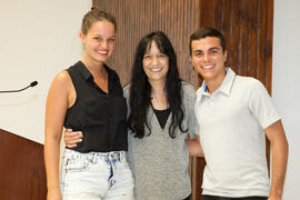 Josefa García con alumnos en su graduación. Centro Internacional de Español. Agosto de 2014