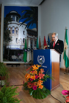 Miguel Porras en la imposición de la Medalla de Oro de la Universidad de Málaga a la Universidad de Granada. Paraninfo. Diciembre de 2016