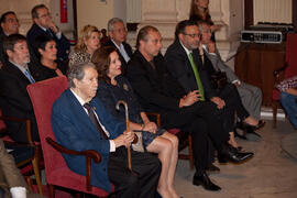 Asistentes a la entrega de la Medalla de la Ciudad y el título de Hijo Predilecto a Eugenio Chicano. Ayuntamiento de Málaga. Octubre de 2014