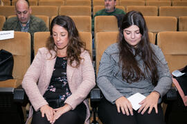 Actividad llevada a cabo durante la conferencia "Emprendimiento y promoción del territorio", de Sara Carmona y Míriam García. Seminario "Emprende 21". Paraninfo. Noviembre de 2017