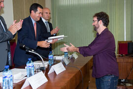 Entrega de diploma ganador V Reto Gestalentum. Facultad de Ciencias Económicas y Empresariales. Octubre de 2014