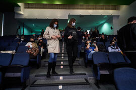 Público entrando al Concierto de Bandas Sonoras de la 31 edición de Fancine de la Universidad de Málaga. Auditorio de la Escuela Técnica de Ingeniería de Telecomunicaciones e Informática. Noviembre de 2021