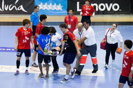 Jugador lesionado. Partido Corea del Sur - Rumanía. Categoría masculina. Campeonato del Mundo Universitario de Balonmano. Antequera. Julio de 2016