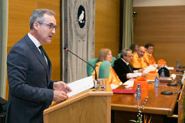 Miguel Porras Fernández en la investidura como Doctor "Honoris Causa" de José Emilio Navas por la Facultad de Ciencias Económicas y Empresariales de la Universidad de Málaga. Edificio del Rectorado. Abril de 2017