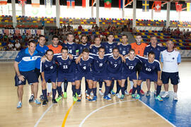 Plantilla y cuerpo técnico del CD UMA Antequera . Partido clasificatorio entre Club Deportivo UMA Antequera y Universidad de Géneve de Suiza. IX Campeonato de Europa Universitario de Fútbol Sala. Antequera. Julio de 2013