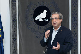 José Ángel Narváez en la toma de Posesión de Tecla Lumbreras como nueva Vicerrectora de Cultura y Deportes. Edificio del Rectorado.  Febrero de 2016