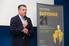 Presentación de la conferencia de Josef Ajram "¿Dónde está el límite?". Seminario "Emprende 21". Paraninfo. Noviembre de 2017