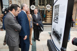 Inauguración de la exposición "UMA 40 años compartiendo futuro" en Calle Larios. Octubre de 2012