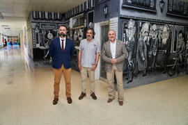 Mariano Ruiz, Ángel Idígoras y Eugenio Luque. Inauguración del mural de Idígoras en la Facultad de Ciencias Económicas y Empresariales de la Universidad de Málaga. Campus de El Ejido. Junio de 2022