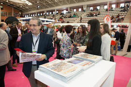 José Ángel Narváez en el estand del Diario Sur. Jornadas de Puertas Abiertas de la Universidad de Málaga. Complejo Polideportivo Universitario. Abril de 2016