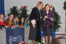 Entrega de la insignia al mérito en el trabajo. Acto Conmemorativo de los 40 años de la Universidad de Málaga. Escuela Técnica Superior de Ingeniería Informática. Diciembre de 2012