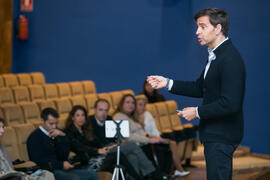 David Meca pronuncia su conferencia "Gestión del talento". Seminario "Emprende 21". Paraninfo. Noviembre de 2017
