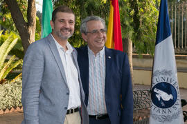 Víctor Fernando Muñoz y José Ángel Narváez. Homenaje al personal que cumple 25 años de servicio en la UMA. Jardín Botánico. Junio 2017