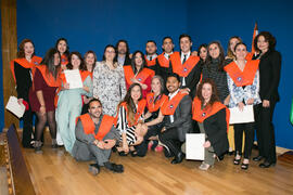 Foto de grupo tras la graduación de Másters de la Facultad de Ciencias Económicas y Empresariales de la Universidad de Málaga. Paraninfo. Abril de 2018