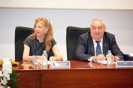 María José Blanca Mena y José Molina Ruiz en el homenaje al personal que cumple 25 años al servicio de la Universidad de Málaga y personal jubilado. Paraninfo. Julio de 2014