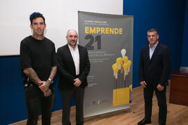 Foto de grupo previa a la conferencia de Josef Ajram. Seminario "Emprende 21". Paraninfo. Noviembre de 2017