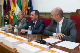 Antonio Clavero, Enrique Nadales y Eugenio Luque. Presentación de la memoria académica correspondiente al curso 2015/2016. Facultad de Ciencias Económicas y Empresariales. Junio de 2018