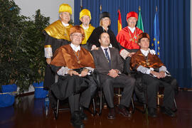 Foto de grupo tras el Acto Conmemorativo de los 40 años de la Universidad de Málaga. Escuela Técnica Superior de Ingeniería Informática. Diciembre de 2012