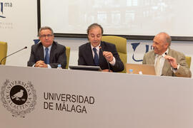 Presentación del libro "Málaga en el punto de mira. Relato fotográfico del siglo XX". Rectorado. Diciembre de 2014.