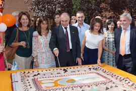 Tarta conmemorativa del 50 Aniversario de la Facultad de Económicas. Facultad de Ciencias Económicas y Empresariales. Octubre de 2015