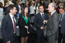 Francisco de la Torre con los hijos del homenajeado. Homenaje en recuerdo del profesor José María Troya. Salón de Actos de la Escuela Técnica Superior de Ingeniería Informática. Octubre de 2016
