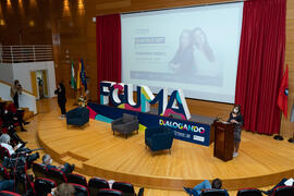 Luisa María Gómez del Águila presenta "Dialogando" con Towanda Rebels. Facultad de Derecho. Octubre de 2020