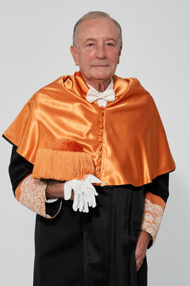 Retrato de Jorge Martínez-Vázquez previo a su investidura como Doctor "Honoris Causa" por la Universidad de Málaga. Edificio del Rectorado. Julio de 2025