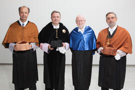Retrato de grupo previo a la investidura como Doctor "Honoris Causa" de Antonio Luque por la Facultad de Ciencias de la Universidad de Málaga. Edificio del Rectorado. Octubre de 2016