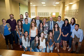 Foto de grupo de los galardonados en los Premios Extraordinarios de Licenciatura, Premios Gauss, Certificaciones AAA y diplomas ganadores V Reto Gestalentum. Facultad de Ciencias Económicas y Empresariales. Octubre de 2014