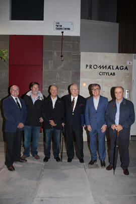 Foto de grupo. Inauguración de la plaza Pintor Eugenio Chicano. Málaga. Noviembre de 2016