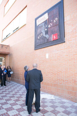 Inauguración del mural conmemorativo del 50 Aniversario de la Facultad de Económicas. Facultad de Ciencias Económicas y Empresariales. Marzo de 2019