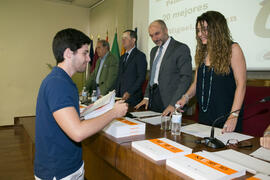 Entrega de uno de los premios del VIII Reto Gestalentum. Facultad de Ciencias Económicas y Empresariales. Junio de 2018