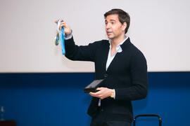 David Meca pronuncia su conferencia "Gestión del talento". Seminario "Emprende 21". Paraninfo. Noviembre de 2017