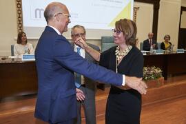 Entrega de la Medalla de Oro de la Facultad de Medicina de la Universidad de Málaga a Yolanda García Calvente en la celebración de su 50 Aniversario. Facultad de Medicina. Octubre de 2022