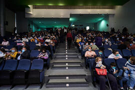 Público entrando al Concierto de Bandas Sonoras de la 31 edición de Fancine de la Universidad de Málaga. Auditorio de la Escuela Técnica de Ingeniería de Telecomunicaciones e Informática. Noviembre de 2021