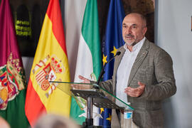 Eugenio José Luque. Inauguración del mural de Ángel Idígoras en la Facultad de Ciencias Económicas y Empresariales de la Universidad de Málaga. Campus de El Ejido. Junio de 2022