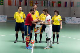 Capitanes y árbitros. Partido España contra Portugal. 14º Campeonato del Mundo Universitario de Fútbol Sala 2014 (FUTSAL). Antequera. Julio de 2014