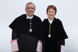 María Vicenta Mestre y José Ángel Narváez en un retrato previo a la investidura de Heliodoro Carpintero como Doctor "Honoris Causa" por la Facultad de Psicología de la Universidad de Málaga. Edificio del Rectorado. Mayo de 2019