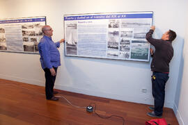 Montaje Exposición "Puerto y ciudad de Málaga en el tránsito del XIX al XX". Edificio del Rectorado. Mayo de 2012